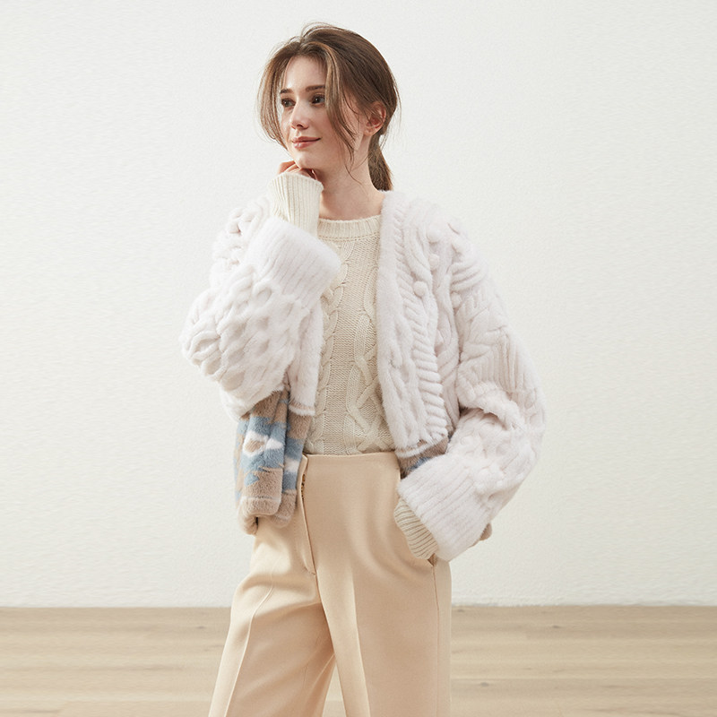 QIQI fur mink fur coat women's short contrast v-neck long sleeve mink ball mink velvet mink jacket