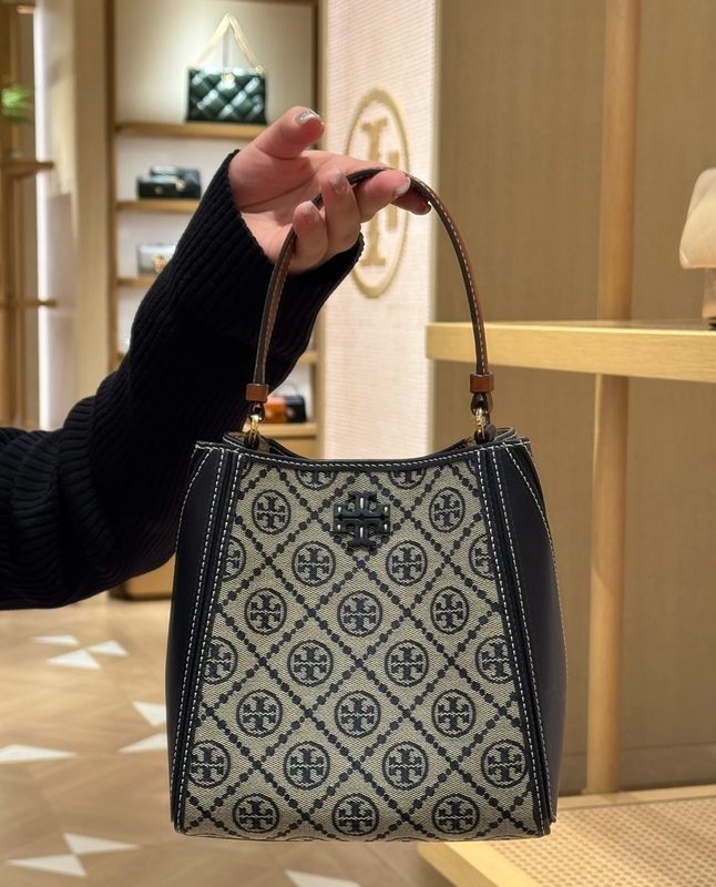 U.S. Purchasing Agent for Tory Burch's New Mcgraw Monogrammed Bucket Bag, Shoulder Crossbody Bag 158500