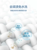 Алиса протирайте одежду, чтобы очистить мокрый полотенце маленький мешок, чтобы снять спускание куртки влажное влажное полотенце и бумажное масло от промывания нефти.