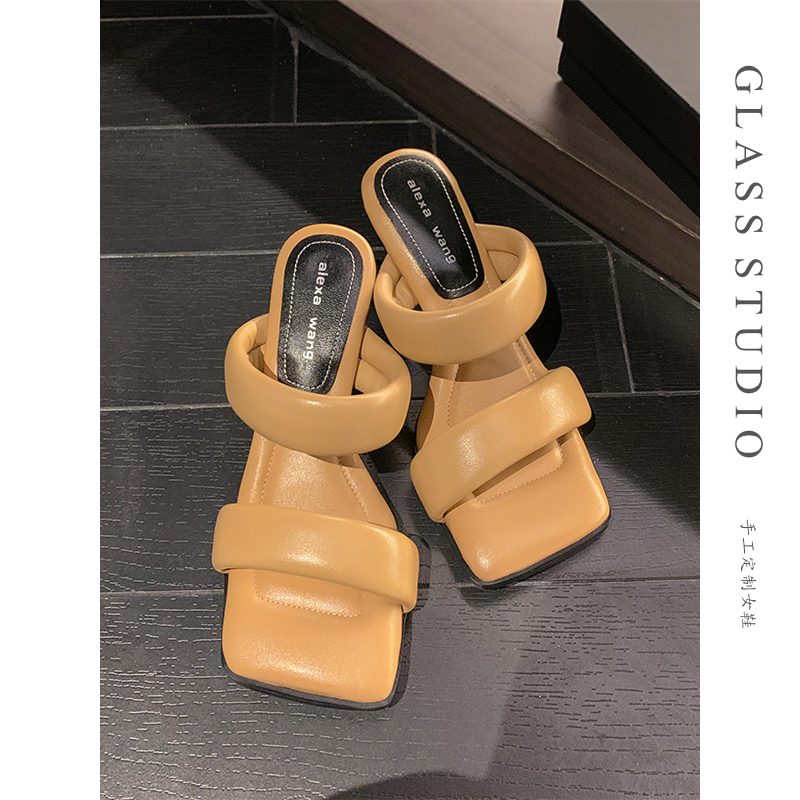 【Glass City】European and American Designer Style Women's Summer Slippers for Outdoor Wear 2026 New Sheepskin Chunky Heel Open-Toe Sandals