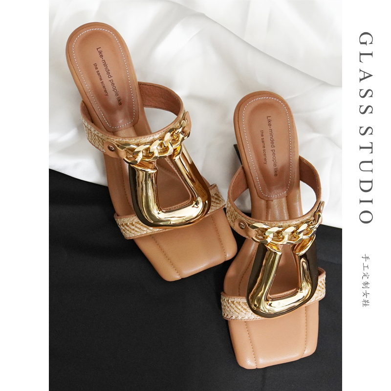 【Glass City】Designer Chain Slippers for Women 2026 Summer New Wedge Heel Metal Buckle Sandals