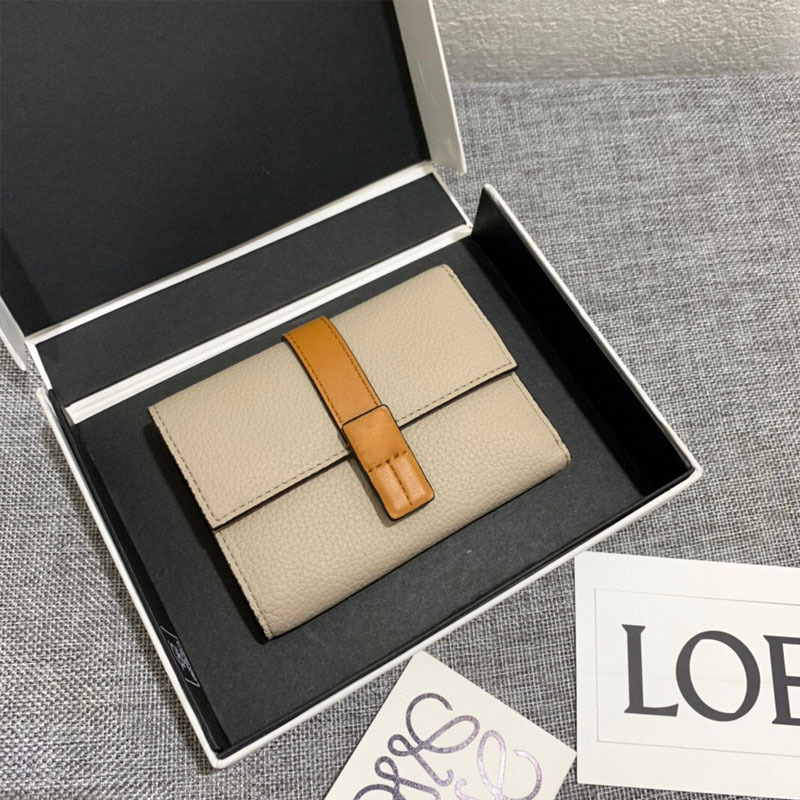 Women's Short Wallet in Calfskin with Contrasting Zipper, Multi-Card Slots, Coin Purse, 70% off Short Wallet, Short Leather Wallet Women's Short Wallet in Calfskin with Contrasting Zipper, Multi-Card Slots, Coin Purse, 70% off Short Wallet, Short Leather Wallet