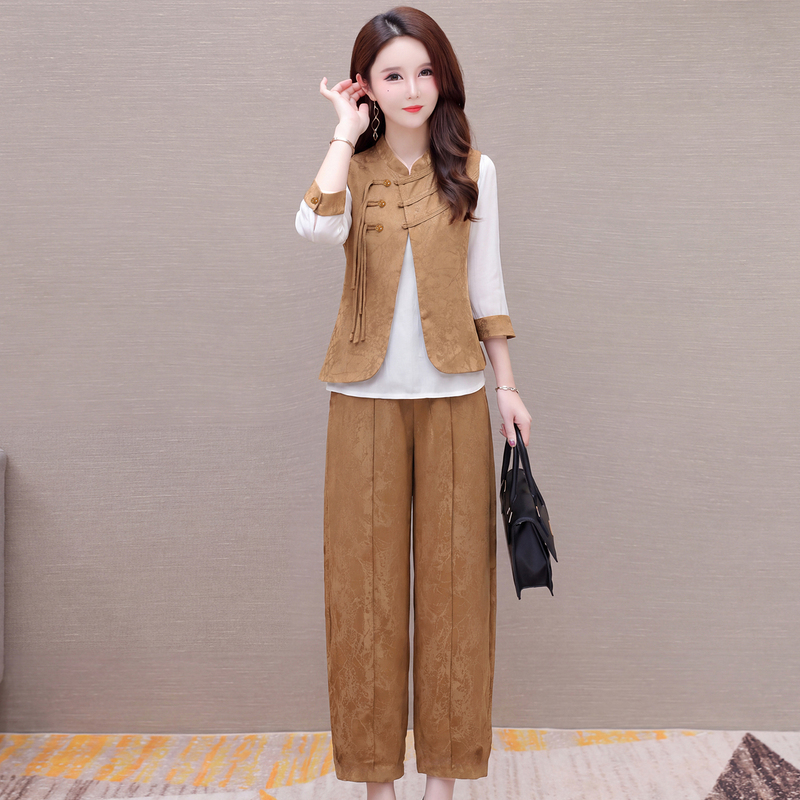 Elegant Vintage-Style Outfit Set for Women, New Autumn Collection, Age-Reducing, Fashionable, High-End, Loose-Fitting, Slimming Three-Piece Set, Trendy Elegant Vintage-Style Outfit Set for Women, New Autumn Collection, Age-Reducing, Fashionable, High-End, Loose-Fitting, Slimming Three-Piece Set, Trendy
