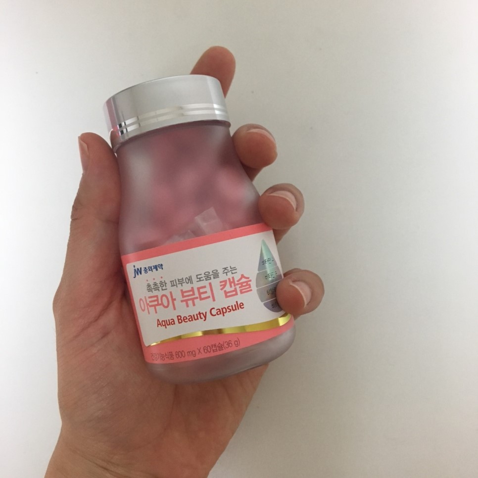 South Korea Direct Post JW Chugai Pharmaceutical Water Light Collagen Capsule Oral Vitriolic 60 tablets a month