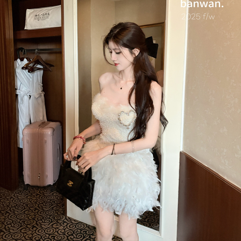 Half Night Banwan【Cocoa Lover】Autumn and Winter Pure Desire Elegant Elastic Strapless Feather Patchwork Dress