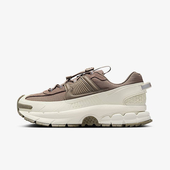 Nike women's zoom vomero roam ເກີບແລ່ນກິລາແລະພັກຜ່ອນ hq2181-200