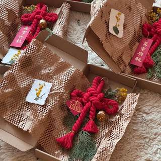 Neujahrsdekorationen, türbehänge mit hakenkreuzknoten, fertige anhänger zum jahr des pferdes, stimmungsvolle arrangements, souvenirs, praktische behänge, neujahrsgeschenke