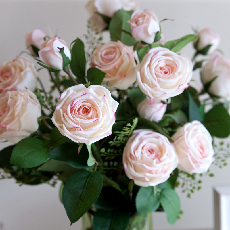 Single Hand Feel Moisturizing Rose Simulation Flowers Simulation Fake bouquet Living room Decorative Tea Table table Bedroom swing Eurostyle