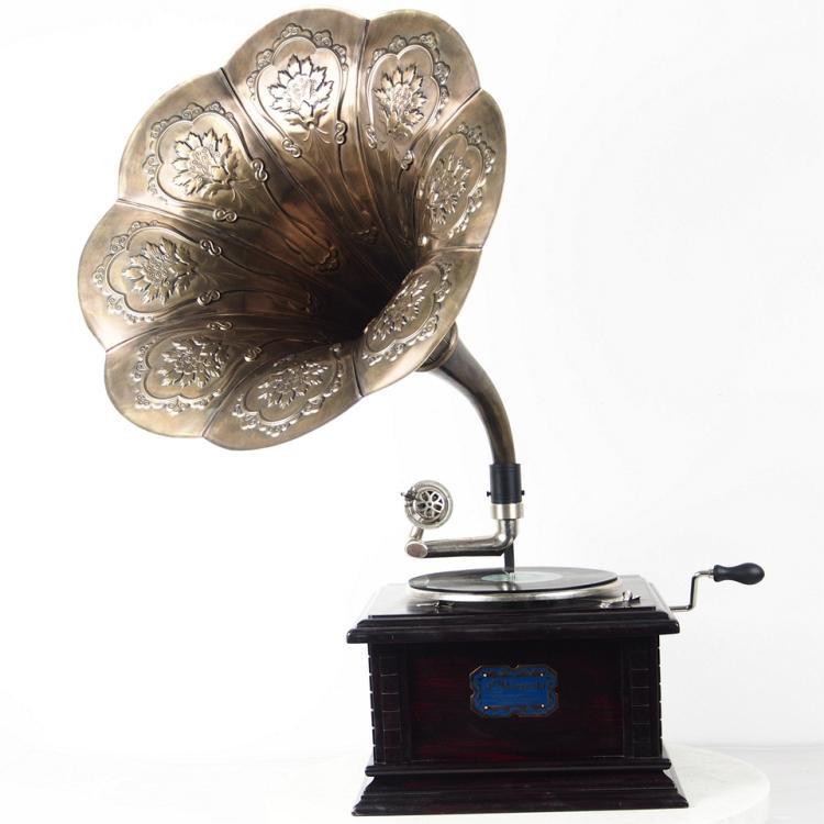 Homemade squared box trumpeter hand crank 78 turn black adhesive Remain recording machine Mechanical retro furnishing collection Pendulum Antique