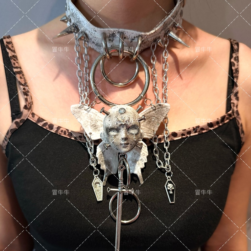 Distressed Rivet Doll Head Choker Subculture Punk Goth Choker Hot Girl Y2K Dark Wasteland Style Necklace
