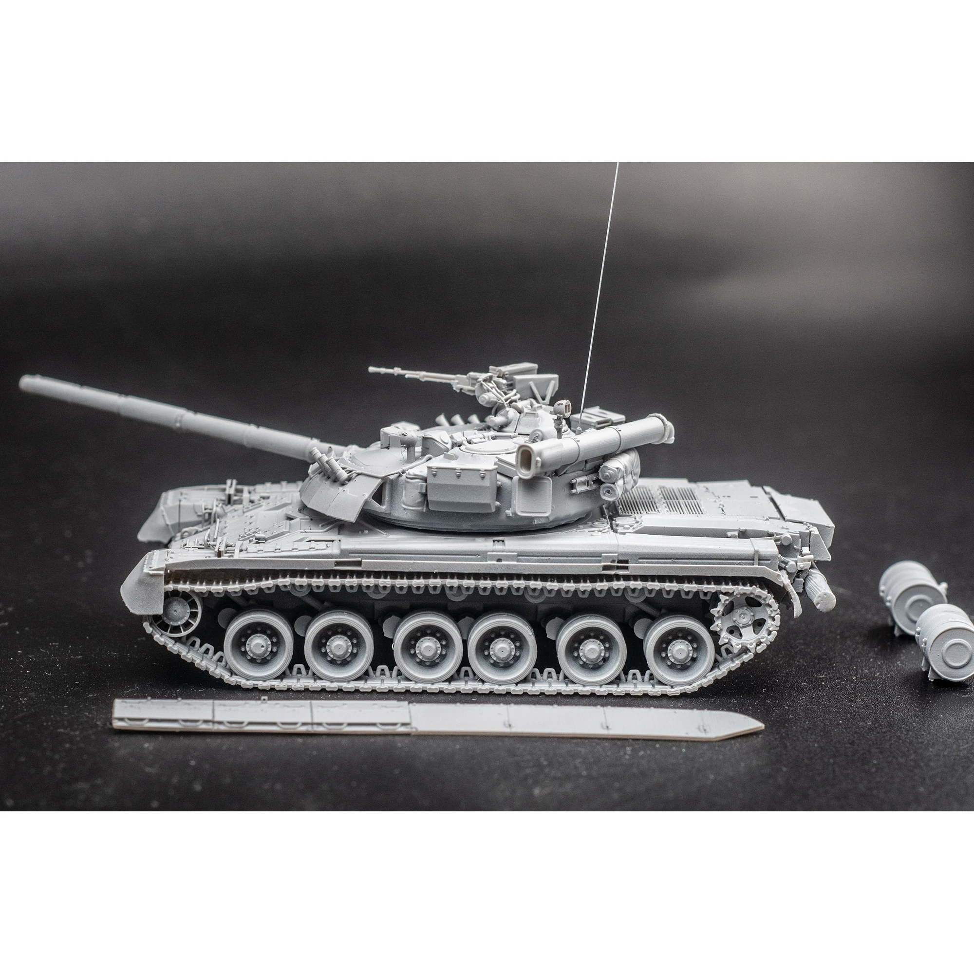 Аминской мастерской 1:72 t80UD первая версия Kharkiv завод дизельная версия t80 белая формовка