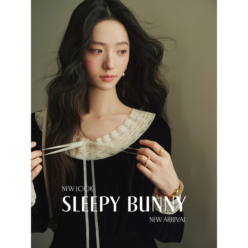 Sleepybunny French Retro Palace Style Velvet Shirt for Women in Autum Contrasting Color Lace Round Neck Waist Top Sleepybunny French Retro Palace Style Velvet Shirt for Women in Autum Contrasting Color Lace Round Neck Waist Top