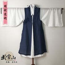 The Ming-made Han suit dawns linen cloak linen clothed in a dress with the same dress and men and women with the same dress and a large sleeve of the same dress