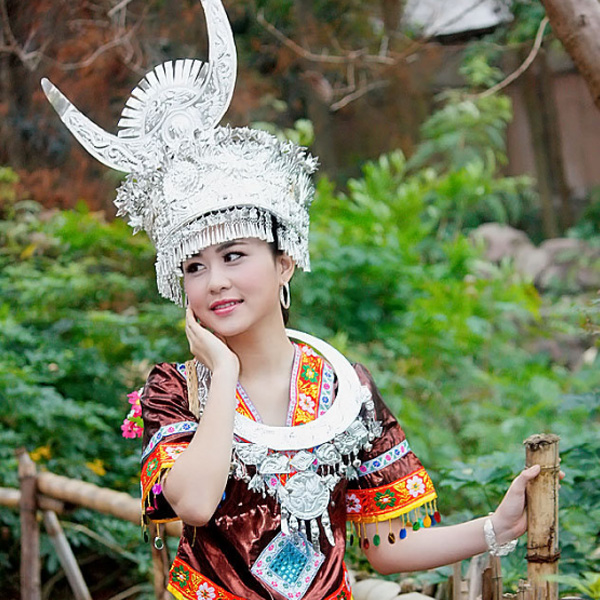 Guizhou Miao Miao silver headdress collar 10 horses Ethnic minority silver hat Dong Tibetan Yintai Silver bull horn jewelry