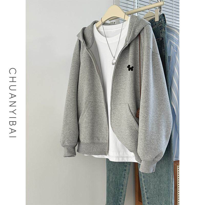 グレーのヘビーウェイトカーディガン スウェットシャツ、ダブルジッパー付き、レディース、2026年春秋新作、韓国風のゆったりスタイル、漫画の犬柄フード付きジャケット。