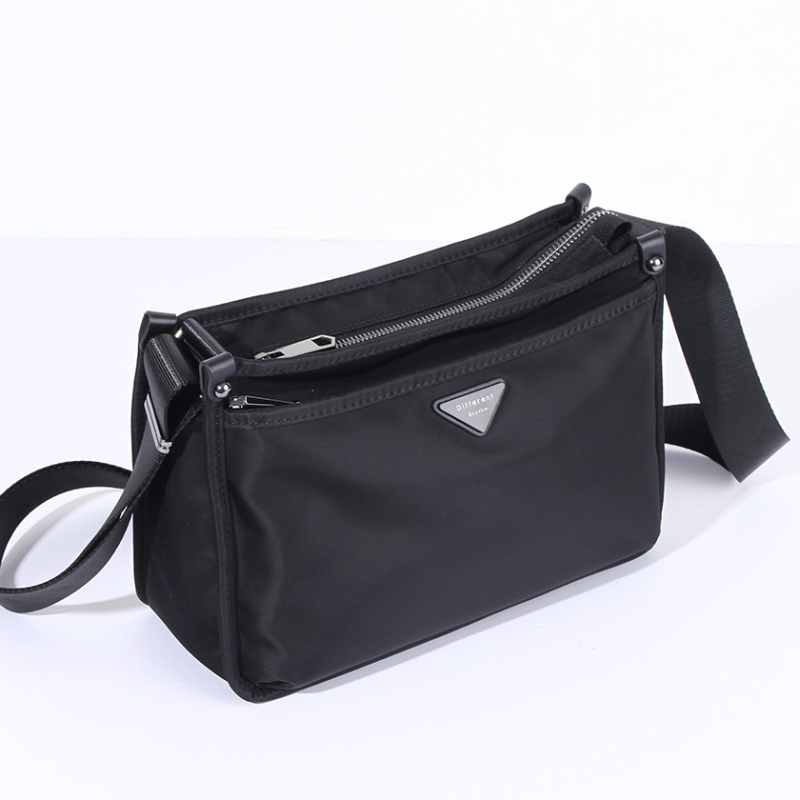 Men's Shoulder Bag 2026 New Crossbody Bag Casual Horizontal Style Lightweight Nylon Oxford Cloth Large Capacity Men's Bag Men's Shoulder Bag 2026 New Crossbody Bag Casual Horizontal Style Lightweight Nylon Oxford Cloth Large Capacity Men's Bag
