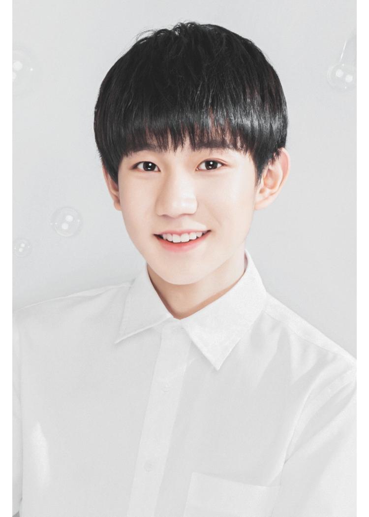 TFBOYS Wang Junkai Wang Yuan Yi Qian Qianlong với cùng một bộ quần áo học sinh nam và nữ tay áo dài trắng áo tốt nghiệp ảnh thủy triều áo sơ mi nam trắng