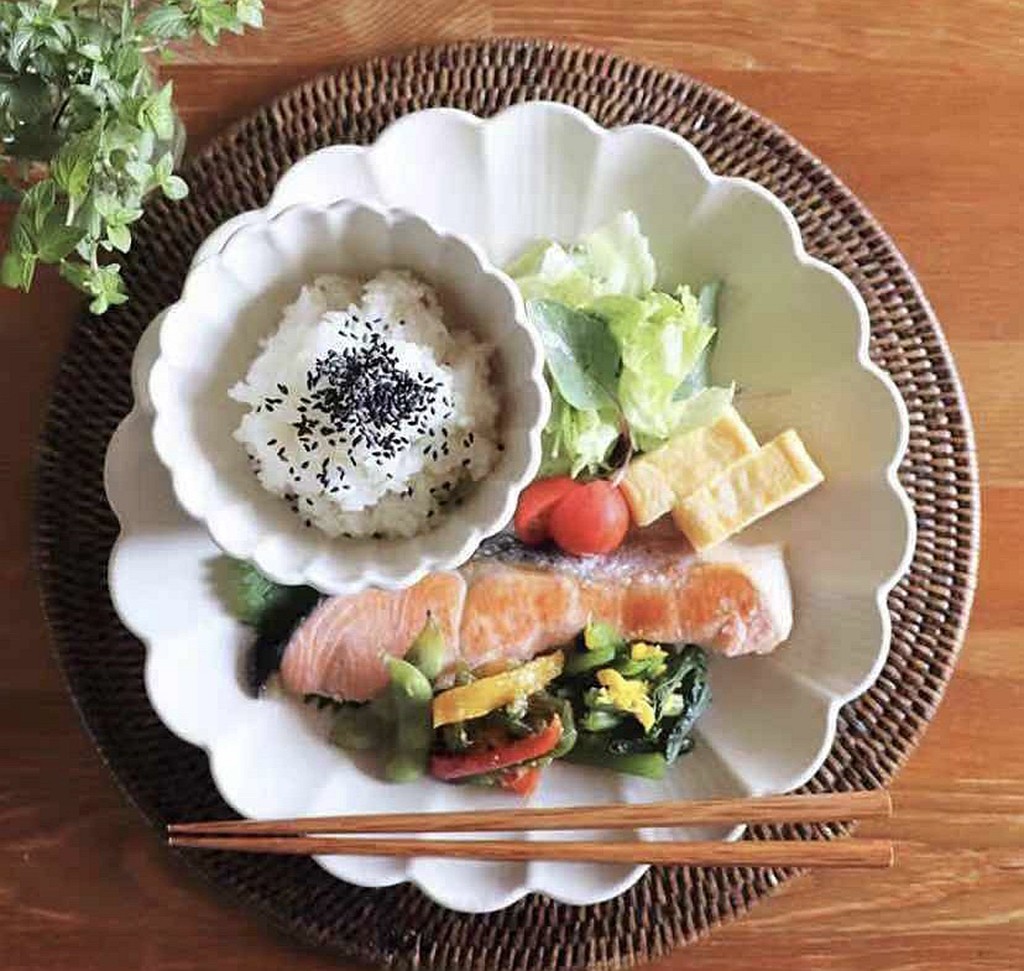 Japanese daisy ceramic dish dish dish flower ceramic breakfast dish salami rice bowl dessert dish