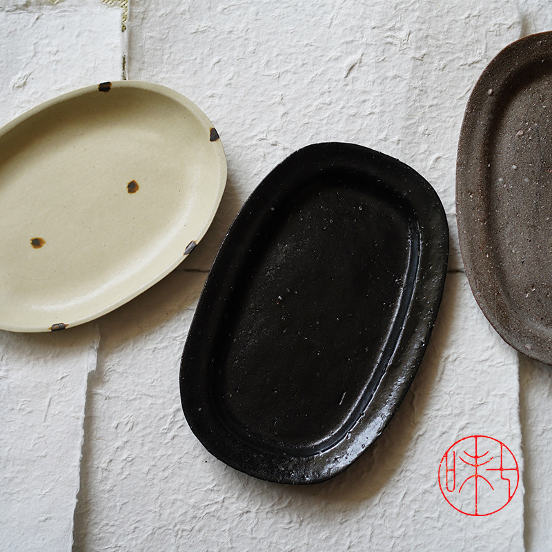 Amu's Handmade Oval Flat Plate, Coarse Pottery Breakfast Plate, Also Great as a Pot Holder