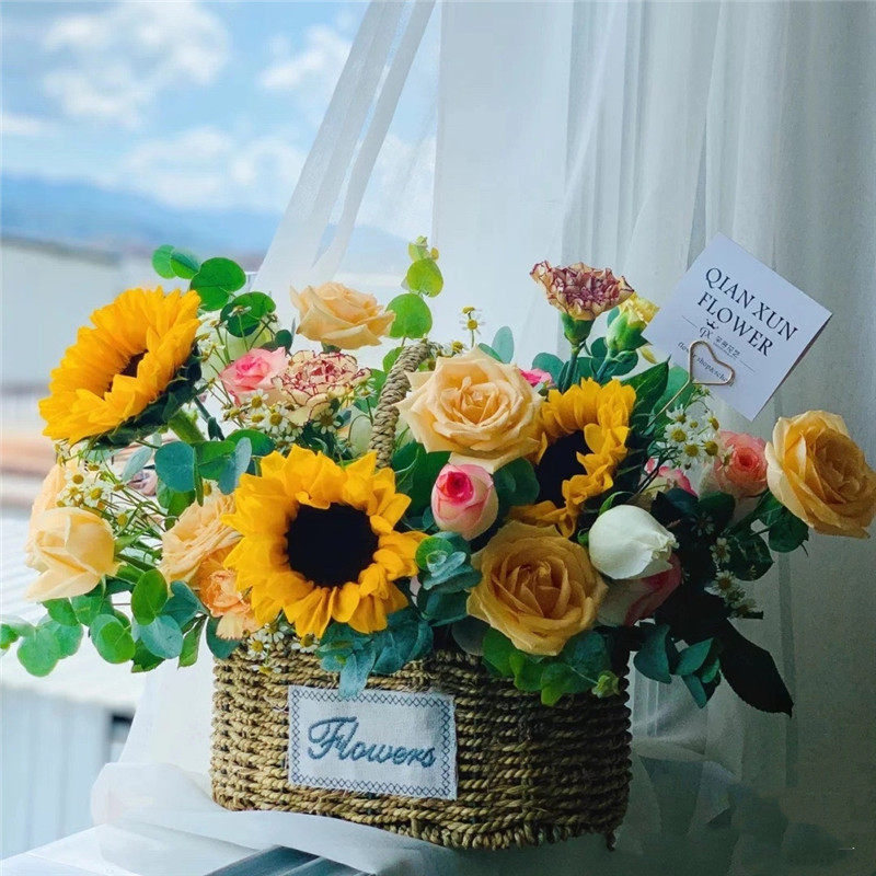 Hand woven basket Rattan flower basket Flower pot flower arrangement basket flowers dried flowers green plant portable basket flower arrangement material florist