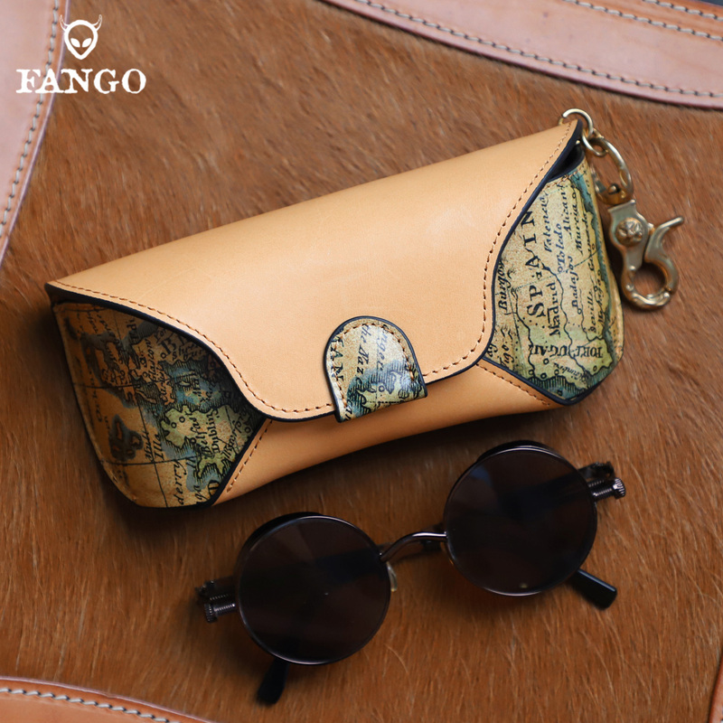 Handmade Vintage Vegetable-Tanned Leather Eyeglass Case, Portable, Pressure-Resistant, Travel Map Design, Genuine Leather, for Storing Prescription Glasses and Sunglasses, Trendy