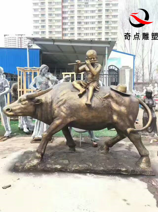 Glass fiber imitation copper garden animal sculpture two shepherd boy riding cattle cattle Herold flute doll ornaments outdoor large