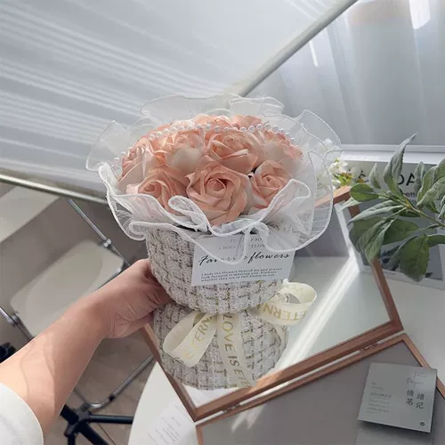 День святого Валентина Романтик Сяосиангфенг слепо -голубая роза Руки Руки Страсть и живот подарить подругу Подарки День матери Букет