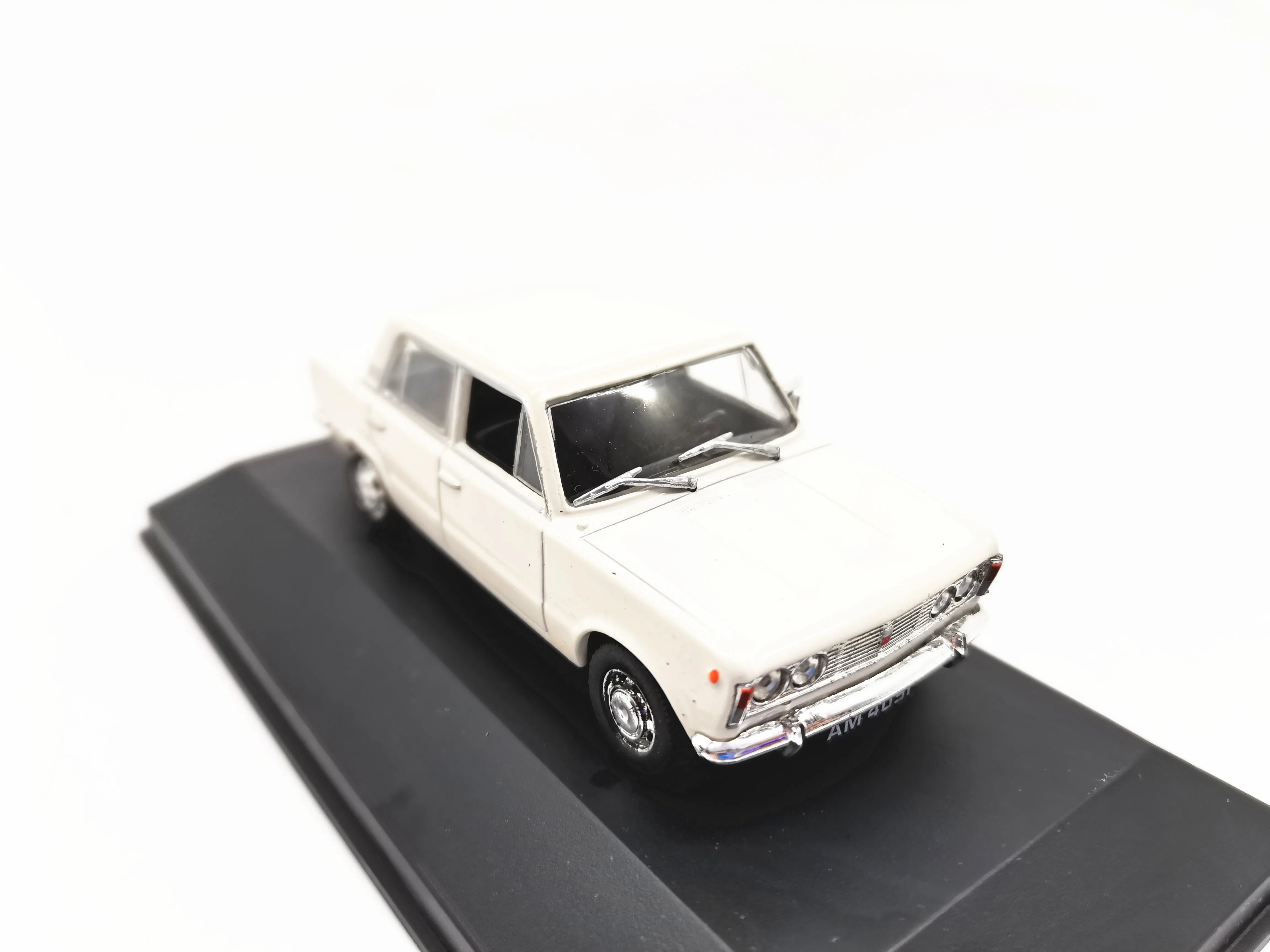 NEO 1/43 Сабелия Монтоврелл Остинбаово Бубаифу Фэмили Модод Моди Модель