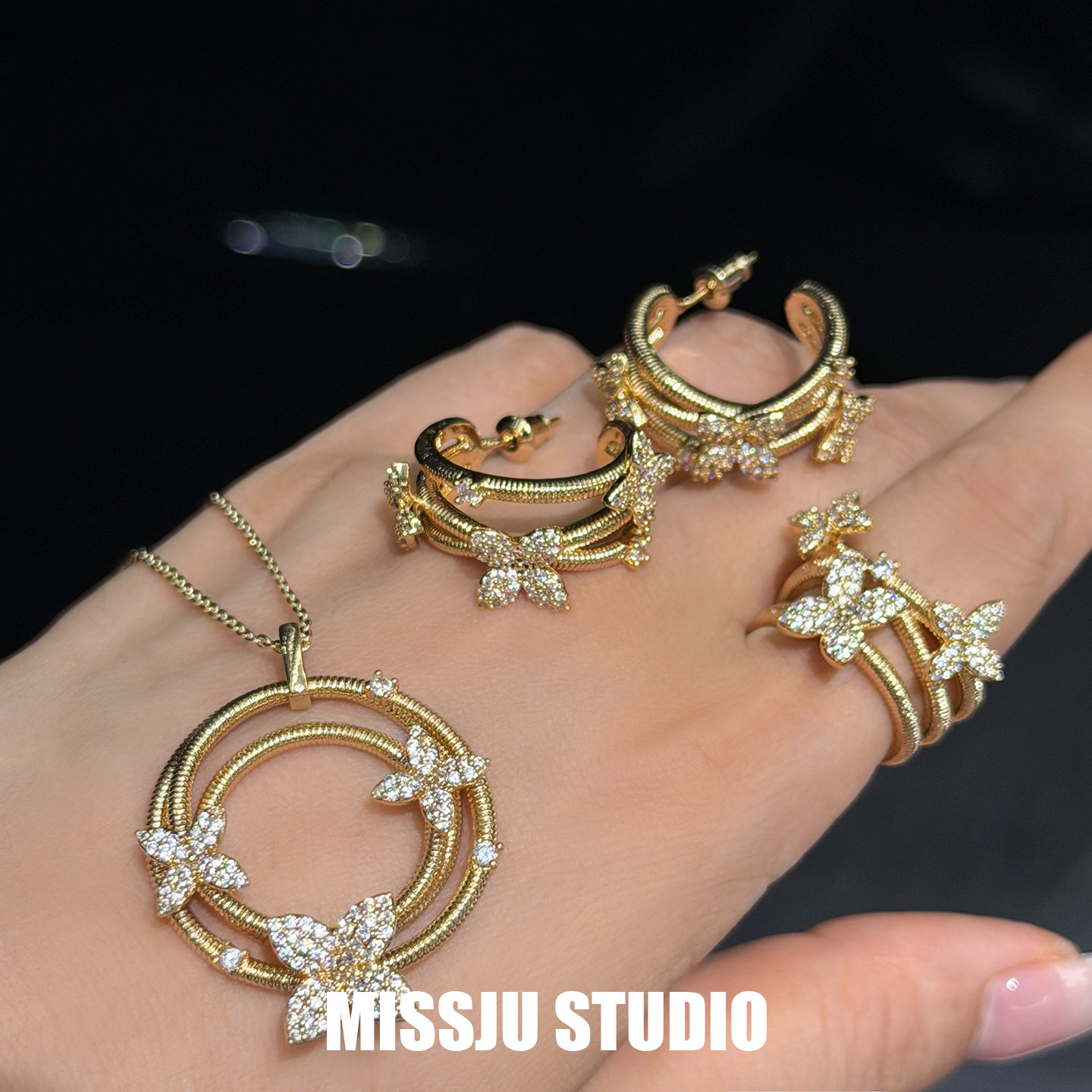 Designer metal texture C-shaped diamond hoop four-leaf flower butterfly earrings necklace ring set flowers
