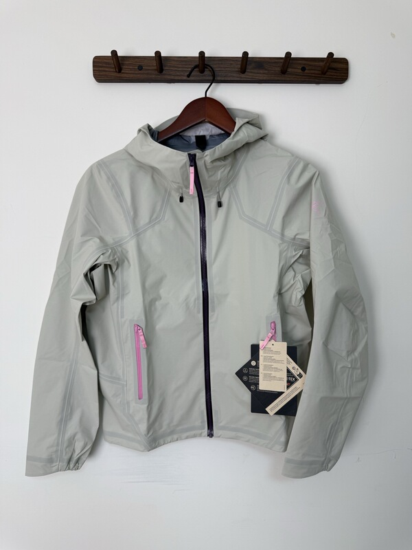 Arc'Teryx Women's Coelle Fashionable and Versatile Gtx Waterproof and Wear-Resistant Outdoor Jacket, No Returns or Exchanges