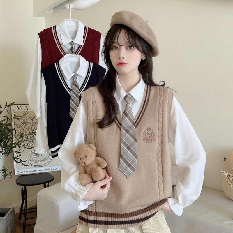 Knitted Vest V-Neck Women's Autumn and Winter Outerwear New Korean Style Versatile Student Waistcoat Short Vest College Style Knitted Vest V-Neck Women's Autumn and Winter Outerwear New Korean Style Versatile Student Waistcoat Short Vest College Style