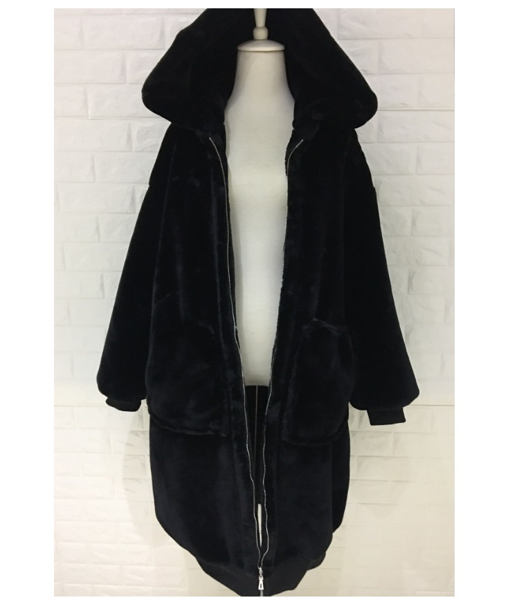 Sao Tân Dư GiGi với áo lông thú nữ màu đen sang trọng coat dài coat fur loose trùm đầu áo nỉ lót lông cừu uniqlo nữ