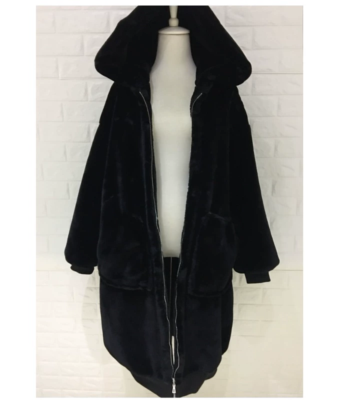 Sao Tân Dư GiGi với áo lông thú nữ màu đen sang trọng coat dài coat fur loose trùm đầu