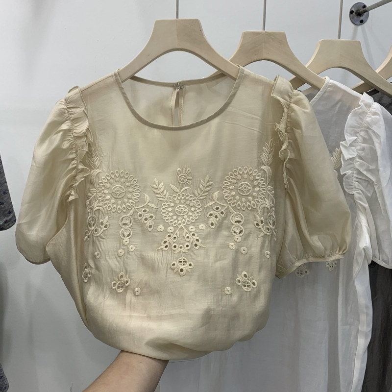 Europe Station 2022 summer new round collar embroidery hollowed sky chic shirt coat short - sleeved European blast