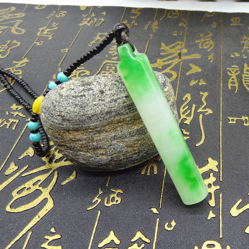 Imitation ancient Ming Qing top Dai flower Jade Feather Pipe Creative Pendant Ice Glutinous Seed Floating Yang Green Emerald Feather Pipe Pendant Jade Pendant