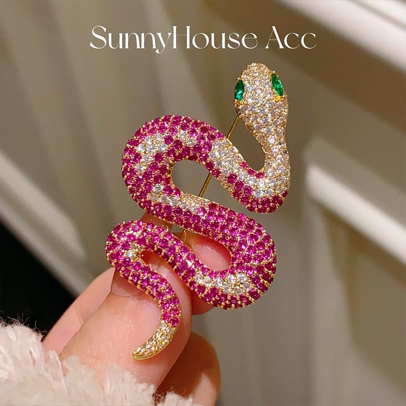 "Courtly Serpent Brooch" - A European and American style luxury red diamond serpent zodiac corsage, elegant suit pin, birthday gift.