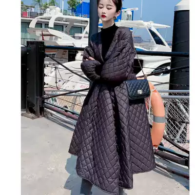 Autumn and winter new lingge medium and long version of large swing V-neck cotton clothes women's jacket fashion French cotton clothes loose and thin quilted jacket