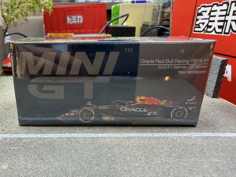 Minigt No. 724 F1 Red Bull Racing Rb19 Verstappen 2023 Bahrain Grand Prix Champion