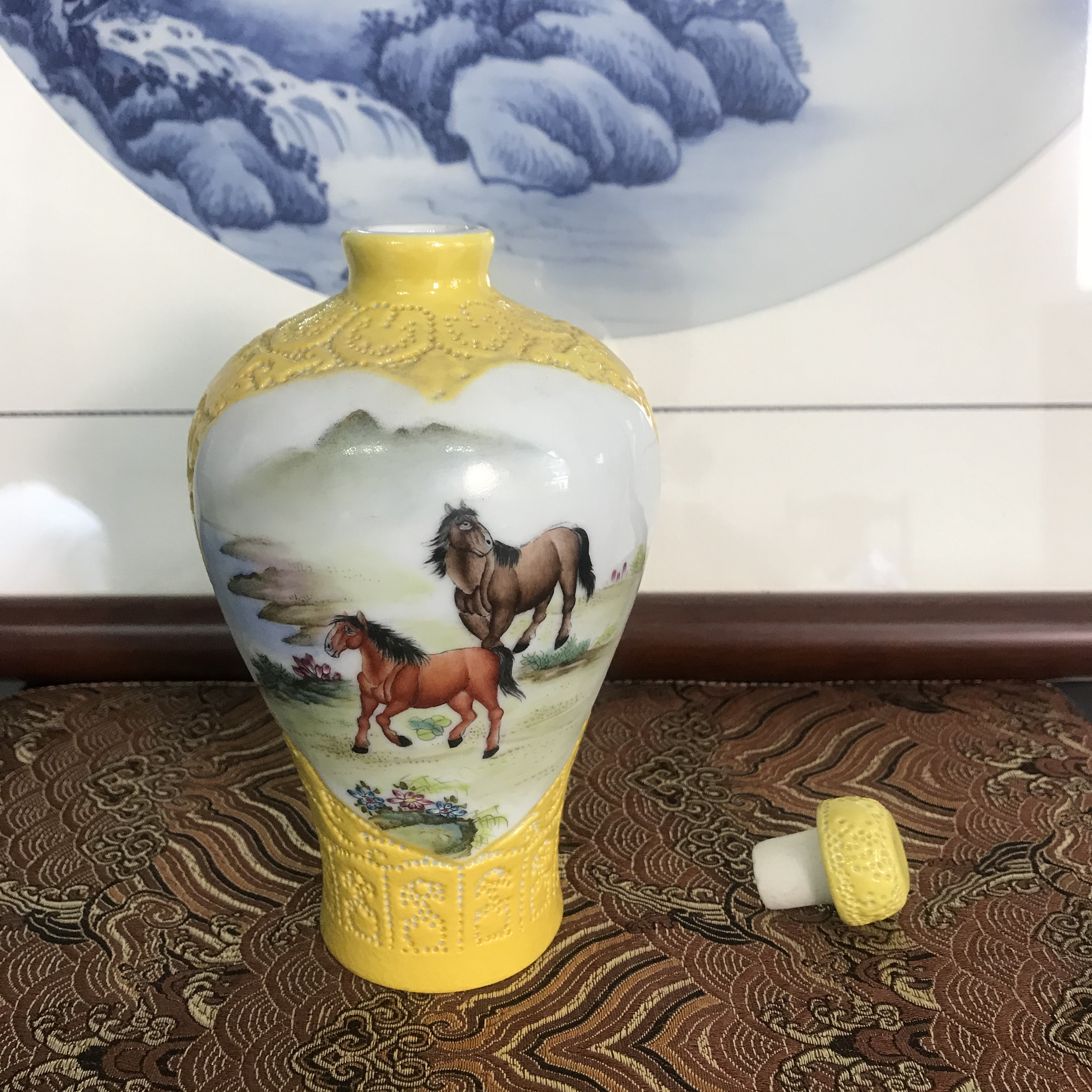 【 9.11 】 archaize of jingdezhen fine yellow glaze hall steeds floret bottle full manual its