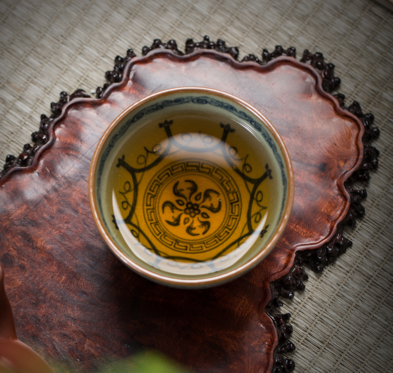 Owl up jingdezhen blue and white old manual hand - made tea maintain clay cups master single cup painting of the heart cup