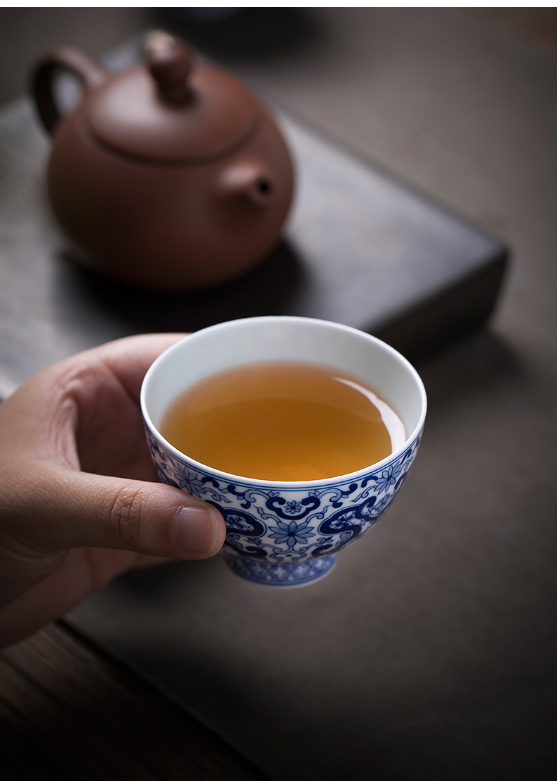 Ceramic sample tea cup bowl jingdezhen blue and white kung fu masters cup hand - made teacup archaize ruyi lotus flower