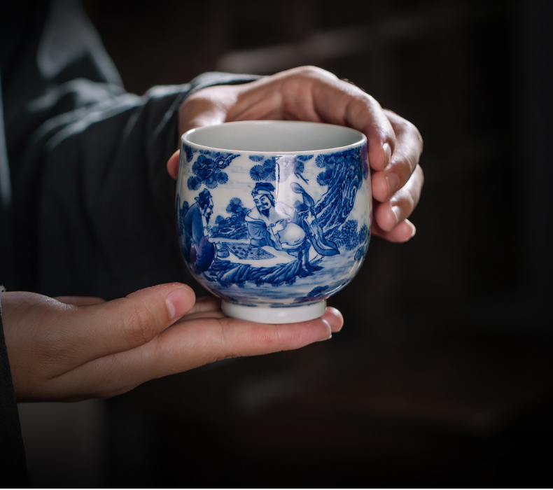 The Owl up jingdezhen blue and white master cup tea character kunfu tea tea cups sample tea cup single CPU