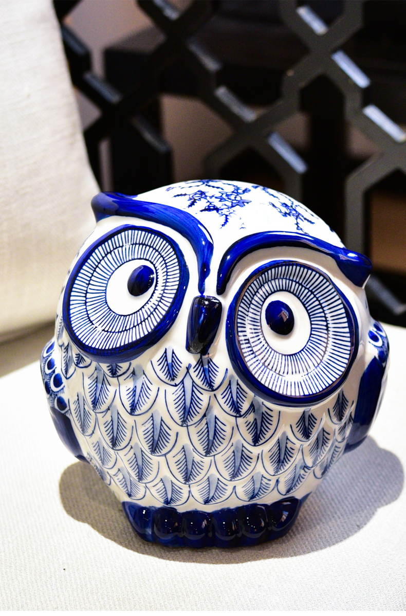 The Owl furnishing articles of modern blue and white porcelain is the new Chinese style classical ceramic sitting room TV ark, wine household soft adornment