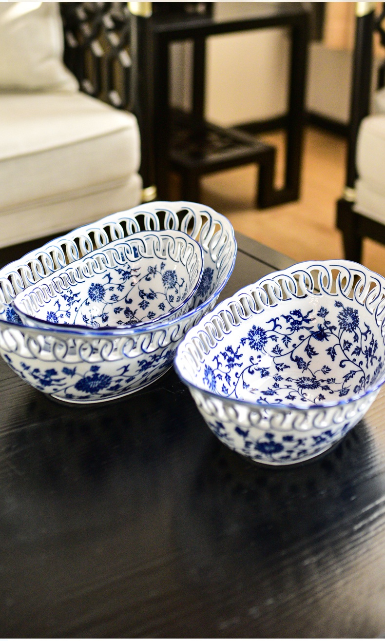 New Chinese style restoring ancient ways of jingdezhen blue and white porcelain ceramic hollow out fruit bowl dried fruit tray table sitting room adornment is placed