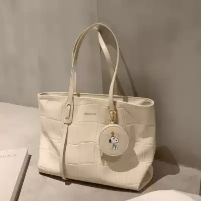 Southern wind Snoopy joint white portable totter bag female summer 2021 new trendy shoulder bag large capacity