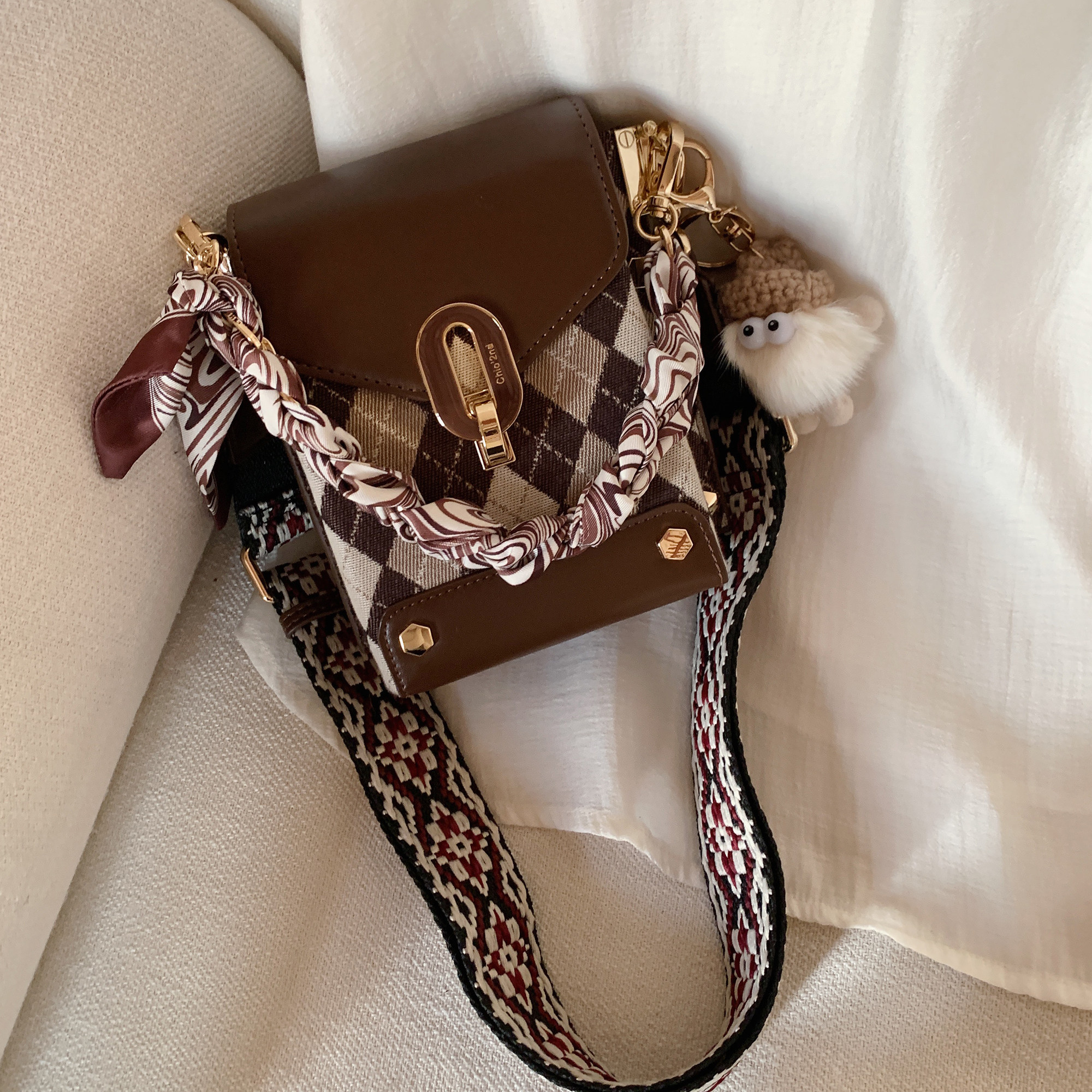 South Wind Chio2nd Finnish autumn vertical square bag girl 2023 wide shoulder strap slope-shoulder handset bag