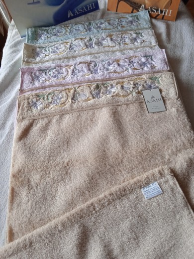 Asahi Xuxu Dyed Woven Elegant Embroidered Towel Asahi Xuxu Dyed Woven Elegant Embroidered Towel