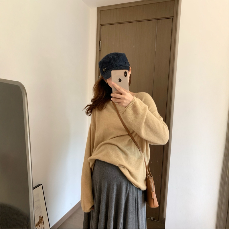 Chic St Wool, Silk and Cashmere Blend Off-Shoulder Blouse, Soft and Comfortable Chic St Wool, Silk and Cashmere Blend Off-Shoulder Blouse, Soft and Comfortable