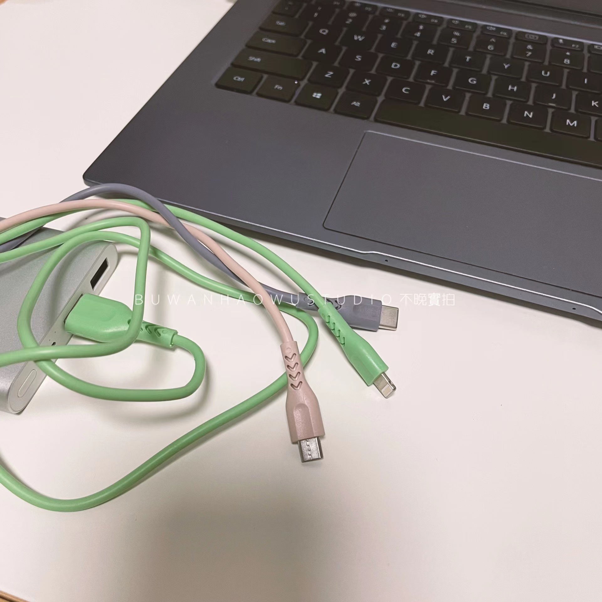 Cross-border good things) three-in-one one-to-three charging cable data cable mobile phone charging 1 meter liquid long