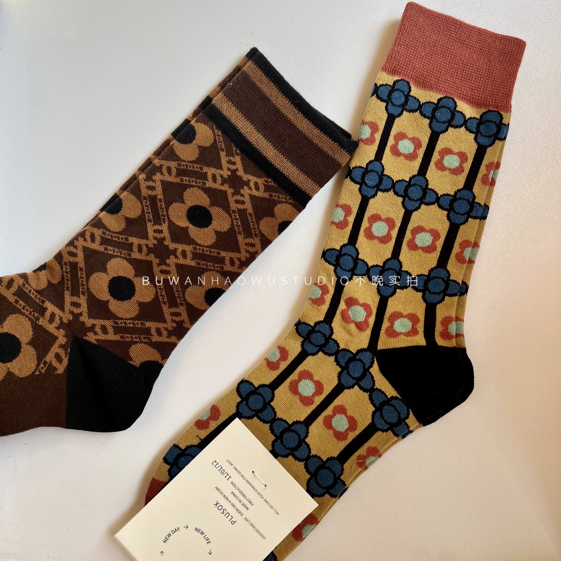 Oil painting wind~Little daisy literary style spring and autumn all-match medium tube socks creative girl retro wind medium tube socks